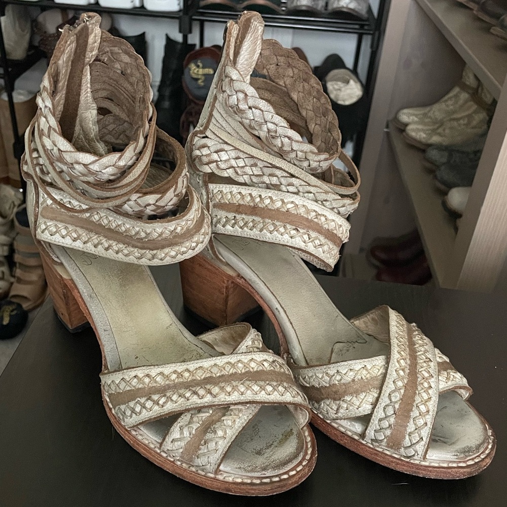 **SOLD** Freebird by Steven - Axel - Sz8